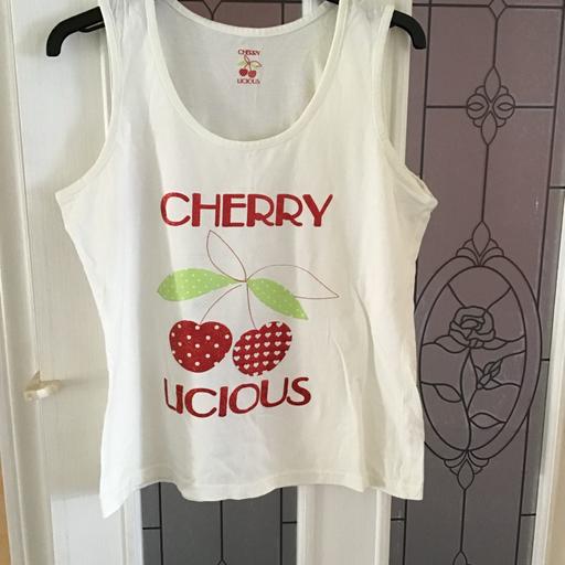 Buy & Sell East London Canning Town - East London - Photos for Vest top