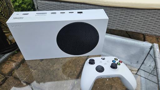 Buy & Sell West Midlands Walsall - Photos for xbox series s..plus controller..hardly used