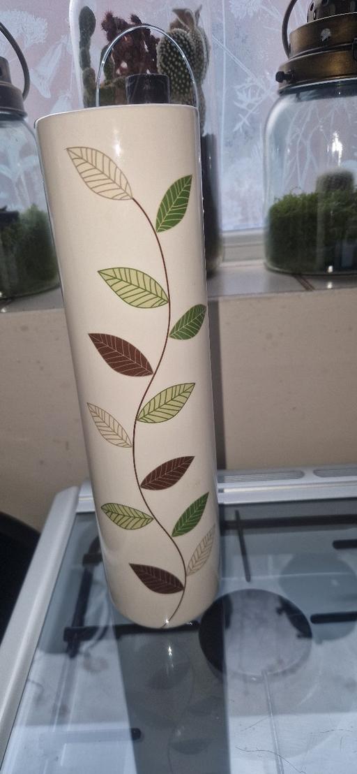 Buy & Sell Worcestershire Bromsgrove - Photos for Cream Vase with leaves