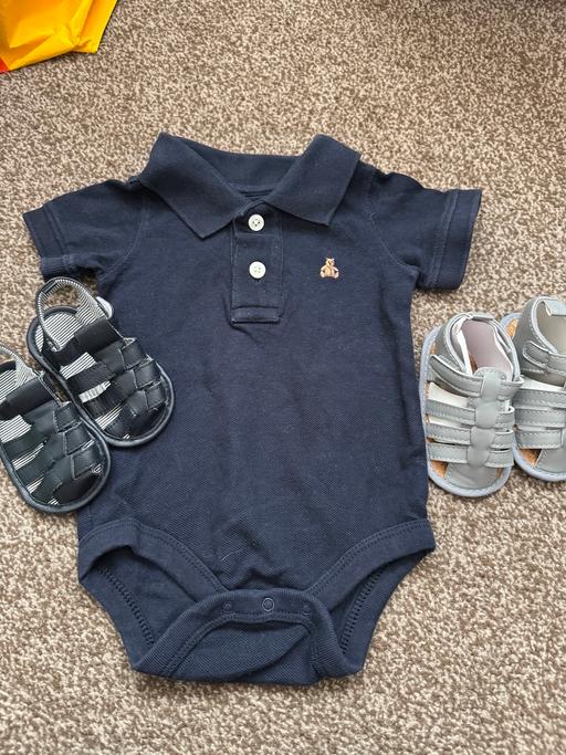 Buy & Sell South East London New Eltham - South East London - Photos for Bits 3-6 month bodysuit and shoes