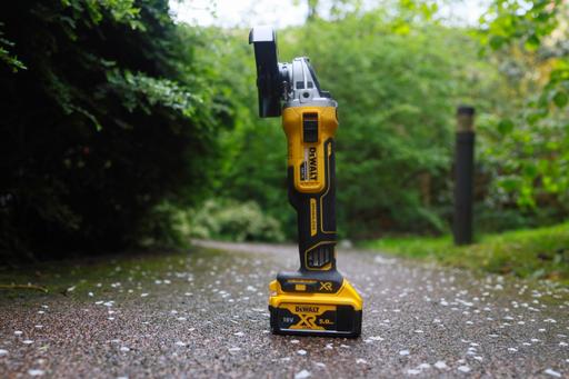 Buy & Sell Central London - Photos for dewalt grinder+battery 5ah 18v