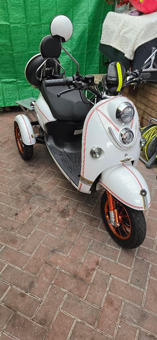 Buy & Sell Staffordshire Stafford - Photos for New Batt. 50mls R. 28St. 15mph. 100mls only .