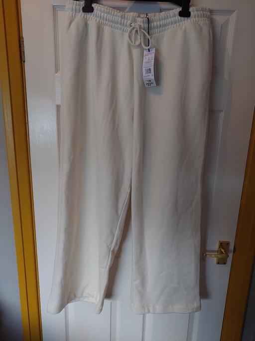 Buy & Sell Leicestershire Charnwood - Photos for Women's cream joggers size XL