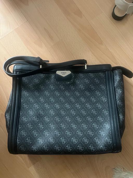 Buy & Sell East London Ratcliff - East London - Photos for Women’s GUESS bag