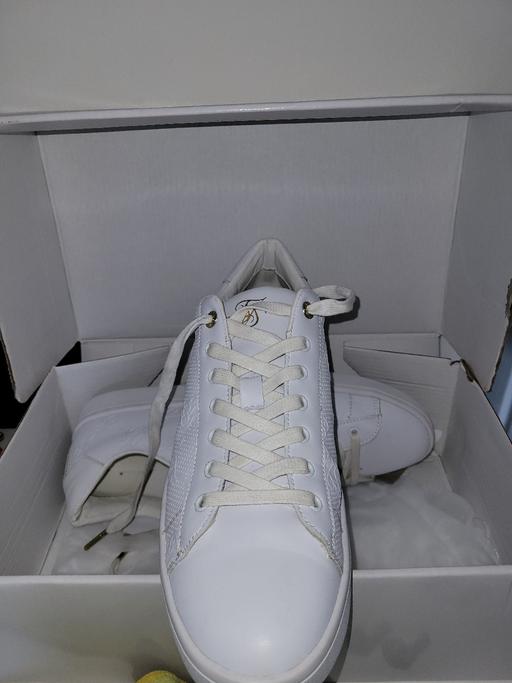 Buy & Sell Staffordshire Lichfield - Photos for siksilk white trainers