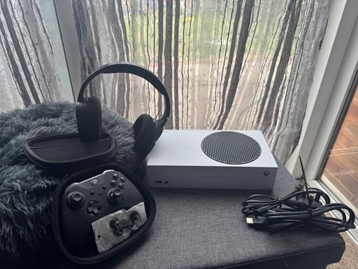 Buy & Sell Staffordshire Staffordshire Moorlands - Photos for XBOX SERIES S BUNDLE(ELITE SERIES CONTROLLER)