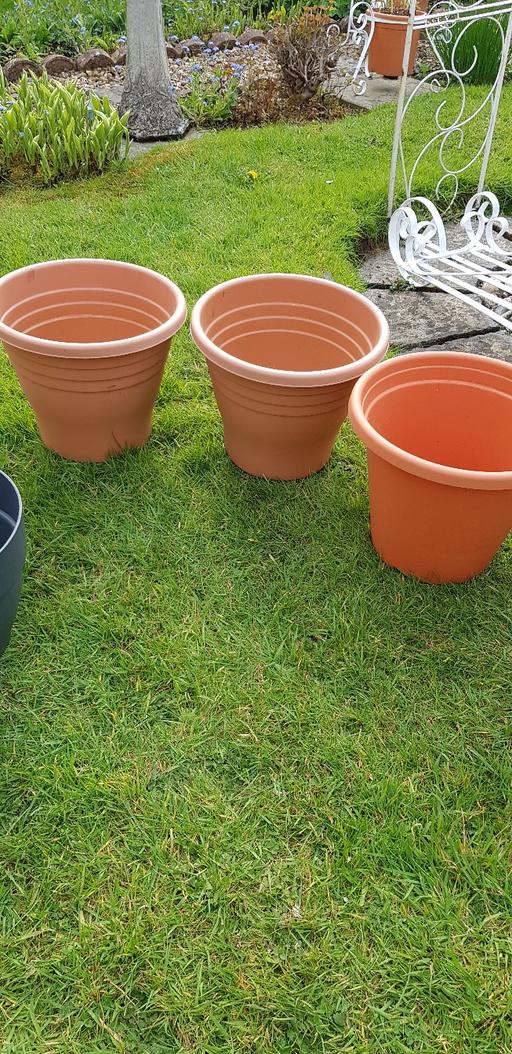 Buy & Sell West Midlands Birmingham - Photos for 4 plastic planters 10 High