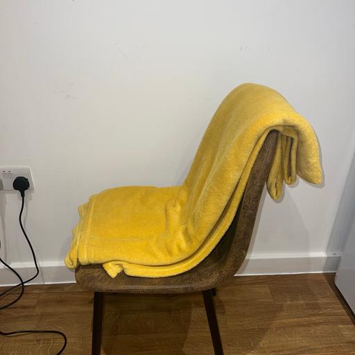 Buy & Sell East London Cubitt Town - East London - Photos for Yellow Blanket / Throw