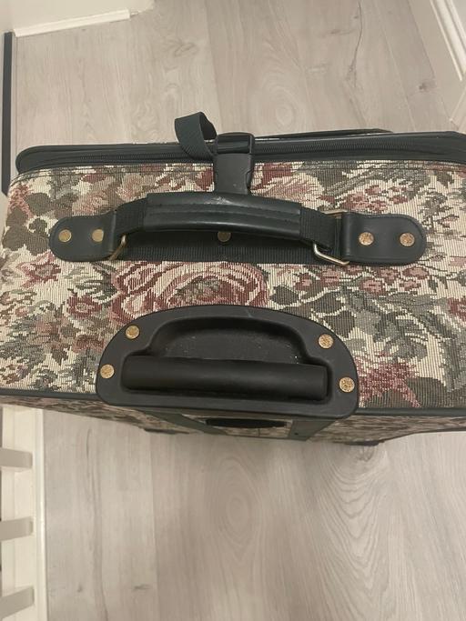 Buy & Sell East London Highams Park - East London - Photos for Suitcase
