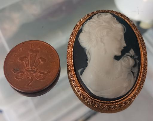Buy & Sell Thatto Heath Saint Helens - Photos for beautiful ornate faux cameo brooch
