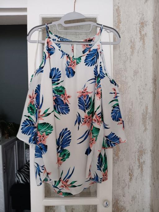 Buy & Sell East London Havering - Photos for cold shoulder blouse 16
