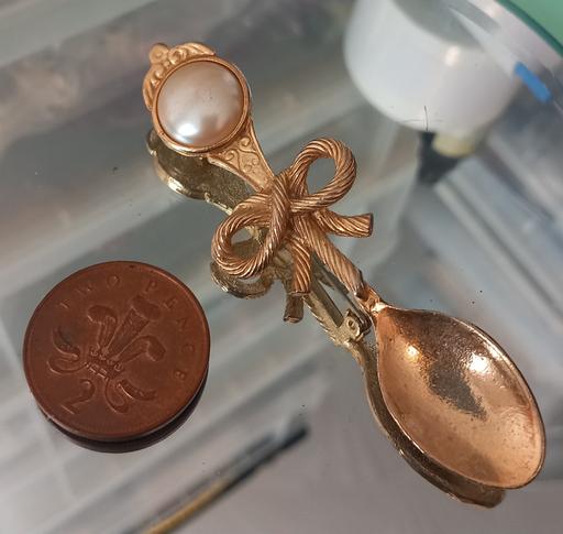 Buy & Sell Thatto Heath Saint Helens - Photos for gold plated faux pearl spoon brooch