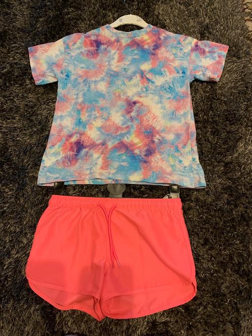 Buy & Sell West Midlands Walsall - Photos for Girls shorts & T-shirt