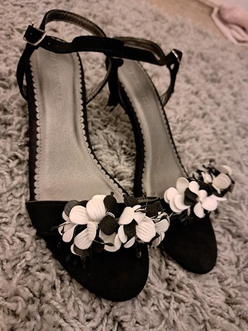 Buy & Sell West Midlands Dudley - Photos for New size 6 extra wide fit sandals