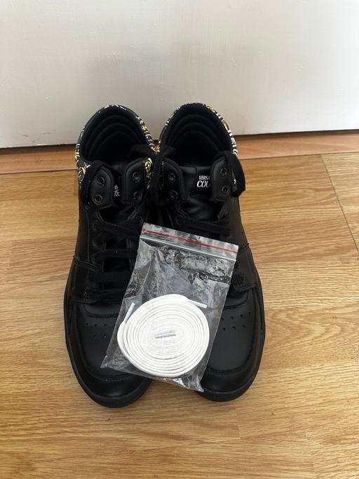 Buy & Sell North London Stoke Newington - North London - Photos for Versace trainers