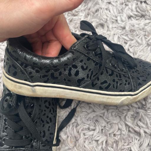 Buy & Sell Caerphilly - Wales Ynysddu - Caerphilly - Photos for Girls trainers size 2