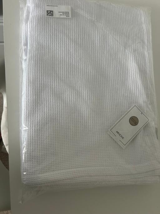 Buy & Sell Kent Thanet - Photos for H&M large white waffle bed throw