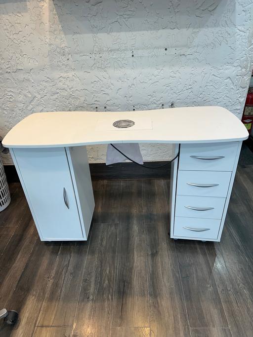 Buy & Sell South West London Fulham Broadway - South West London - Photos for Nail table with drawers and dust collectors