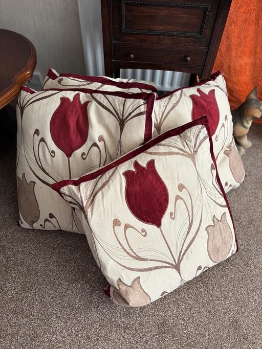 Buy & Sell West Midlands Sandwell - Photos for 4 large cushions