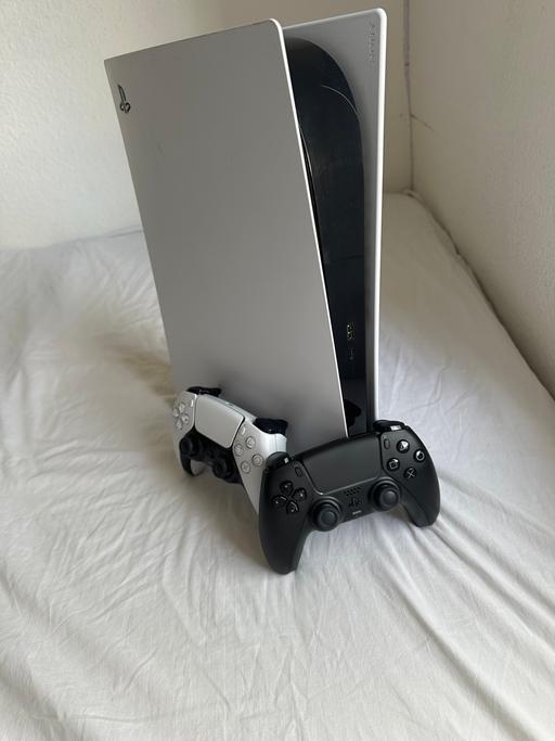 Buy & Sell East London Cann Hall - East London - Photos for PS5 Disc Edition (Extra black controller)