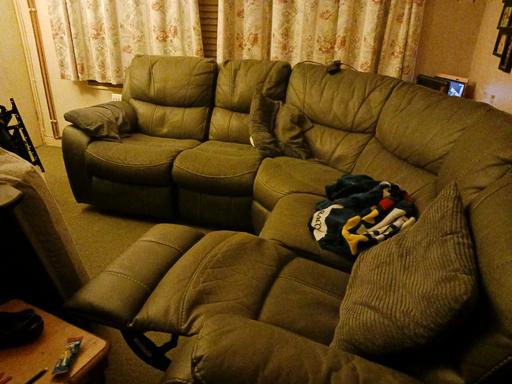 Buy & Sell Hertfordshire Stevenage - Photos for large circular sofa