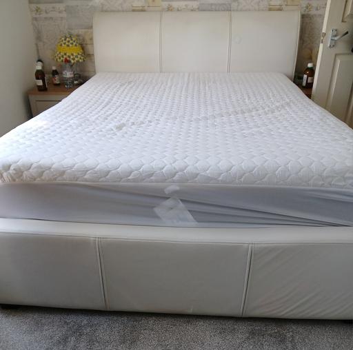 Buy & Sell Kent Thanet - Photos for Kingsize bedframe cream/white faux leather