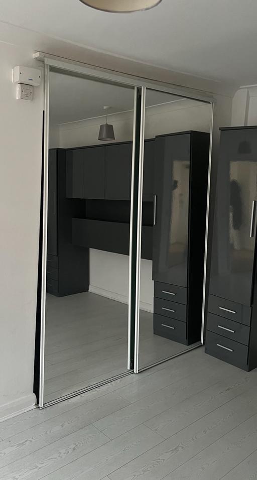 Buy & Sell North London Enfield - Photos for Mirrored slide doors