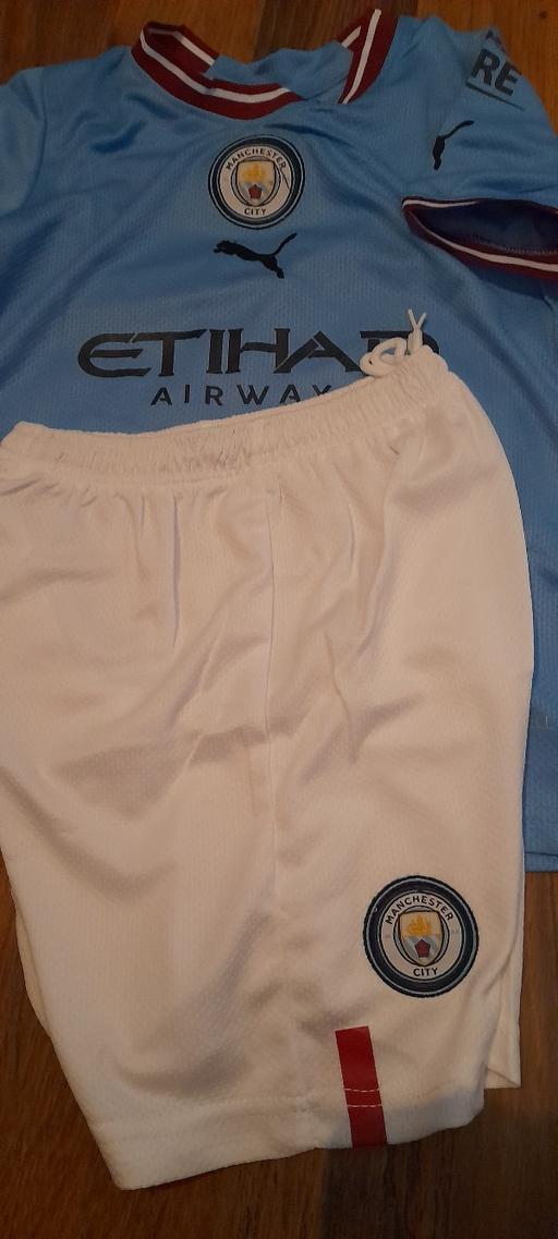 Buy & Sell West Midlands Walsall - Photos for Manchester City kids kit.