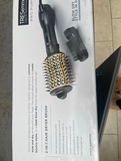 Buy & Sell Worcestershire Bromsgrove - Photos for Treseme styling brush