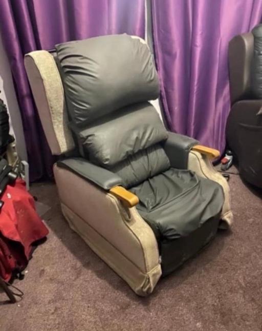 Buy & Sell South East London Croydon - Photos for RISER RECLINER-GOOD CONDITION-DELIVERY AV.