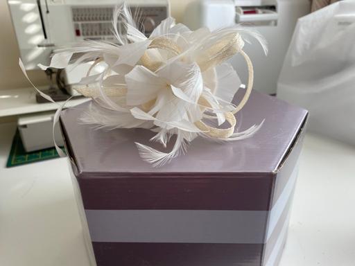 Buy & Sell West Yorkshire Leeds - Photos for Fascinator cream