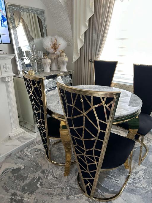 Buy & Sell South West London Barnes - South West London - Photos for Table and 4 chairs 2025 model