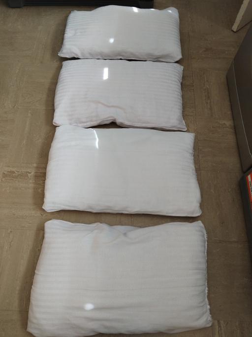 Buy & Sell West Midlands Wolverhampton - Photos for 4 Pillows.