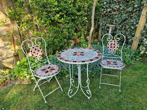 Buy & Sell Hertfordshire Dacorum - Photos for Metal Table & Chairs