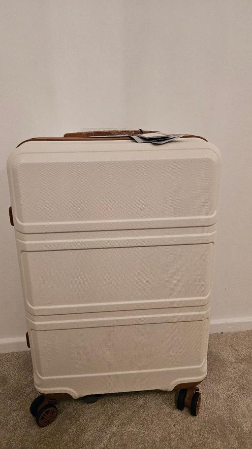 Buy & Sell Kent Sevenoaks - Photos for medium sized suitcase new
