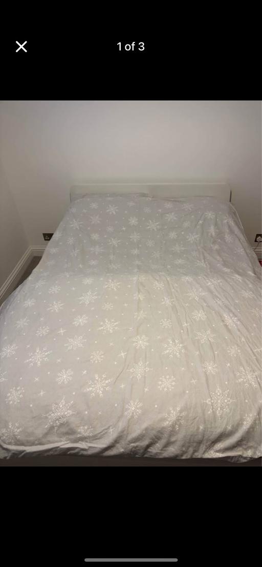Buy & Sell Staffordshire Lichfield - Photos for White & Grey Reversible Double Duvet Set