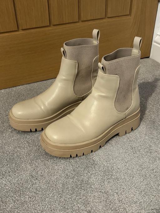 Buy & Sell Staffordshire Lichfield - Photos for Cream Boots Size 6