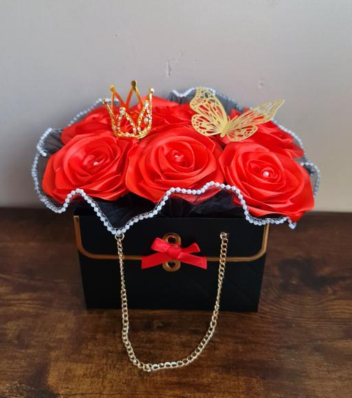 Classes West Midlands Sandwell - Photos for Red eternal roses purse gift box