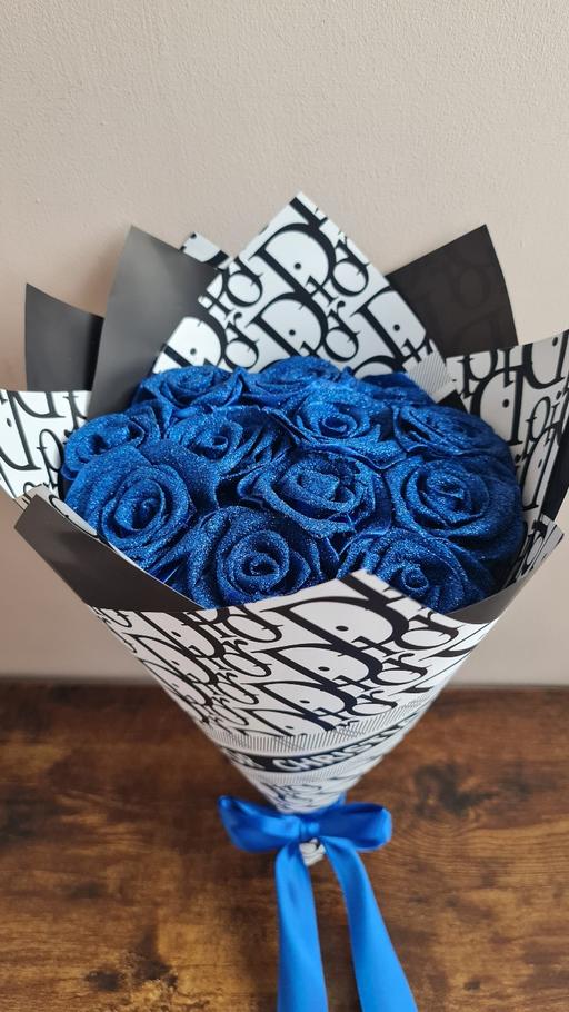 Classes West Midlands Sandwell - Photos for Christian dior eternal roses bouquet gift