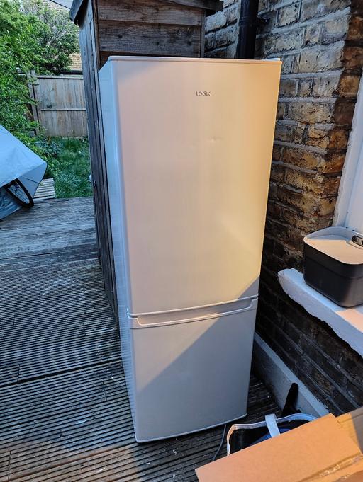 Buy & Sell East London Wanstead - East London - Photos for Single Fridge Freezer