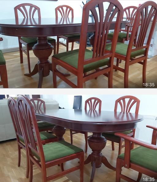 Buy & Sell East London Redbridge - Photos for Extendable dining table to sit 8. 6 chairs
