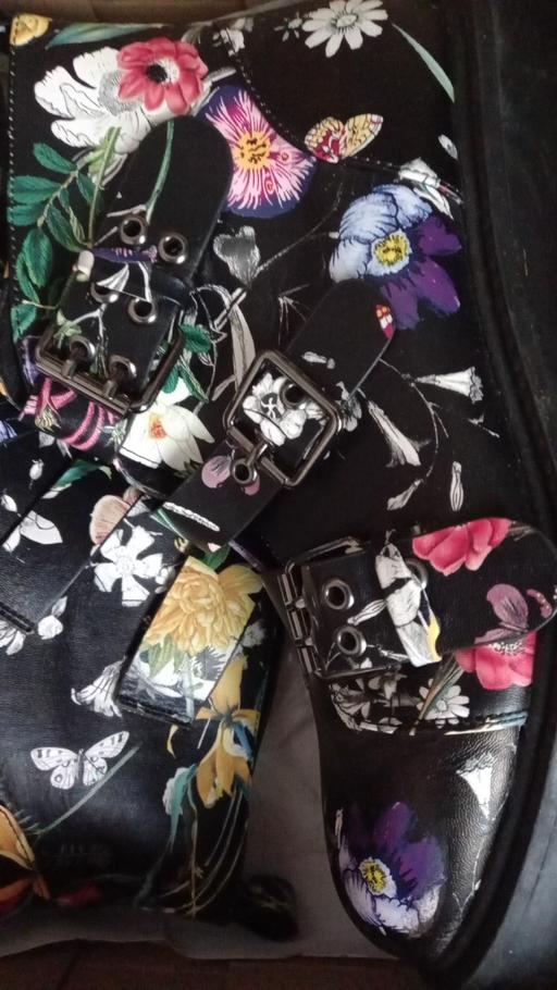 Buy & Sell East London Loxford - East London - Photos for Floral boots