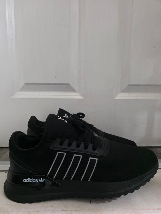 Buy & Sell Surrey Runnymede - Photos for Adidas trainers mens