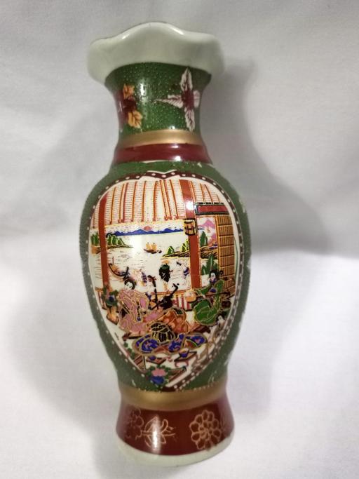 Buy & Sell West Midlands Birmingham - Photos for VINTAGE JAPANESE EXPORT SATSUMA STYLE VASE.