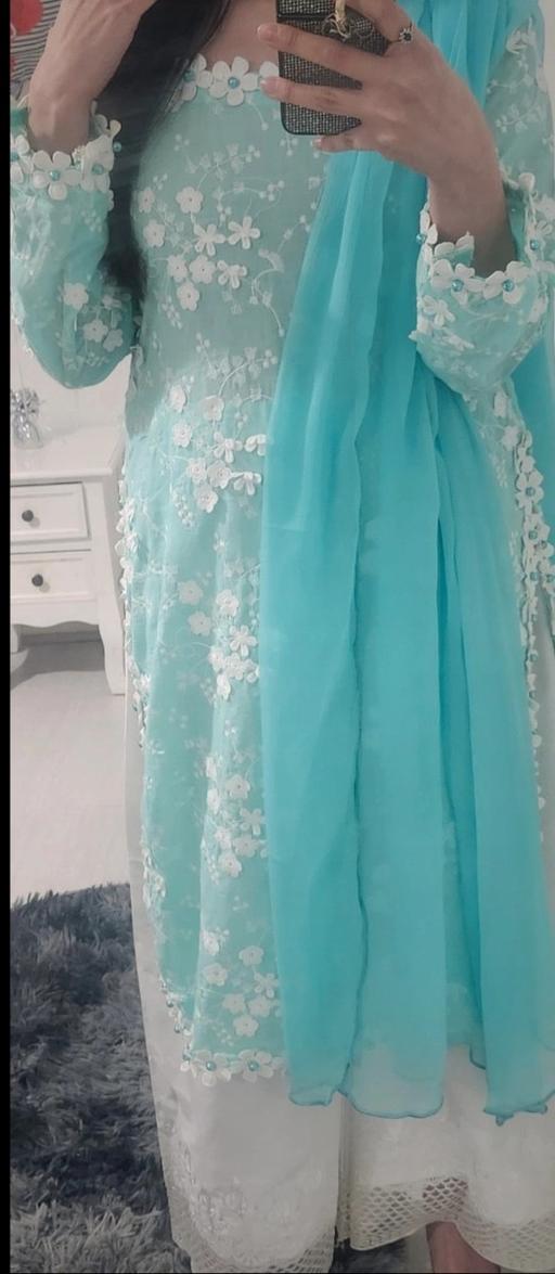 Buy & Sell North London Muswell Hill - North London - Photos for Gorgeous 3D floral 3 piece suit 