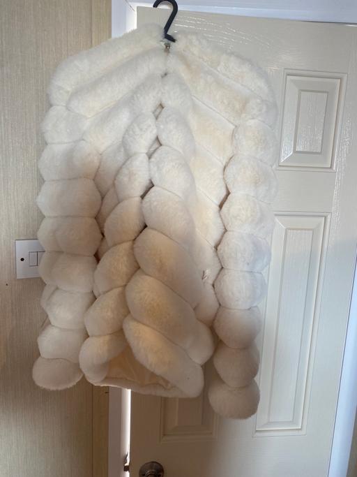 Buy & Sell Buckinghamshire Stokenchurch - Buckinghamshire - Photos for Women’s fur coat