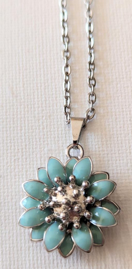 Buy & Sell Blaenau Gwent Georgetown - Blaenau Gwent - Photos for Lady's fashion chain necklace with mint green