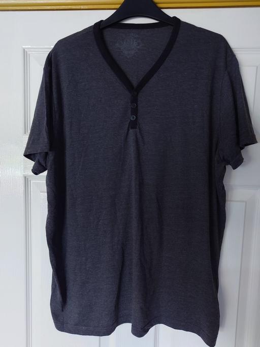 Buy & Sell Leicestershire Charnwood - Photos for Mens black/grey top size XL