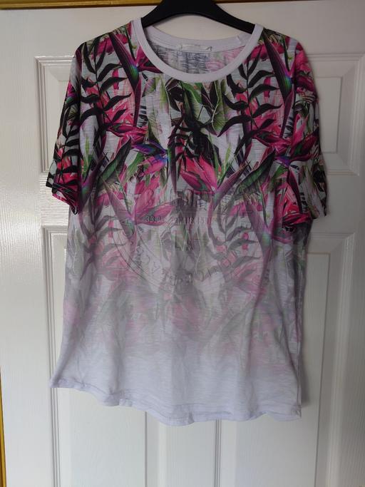 Buy & Sell Woodthorpe Charnwood - Photos for Mens white flower top size large