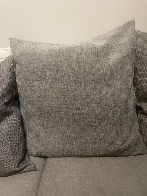 Buy & Sell East London Seven Kings - East London - Photos for x5 grey squared shapes sofa cushions